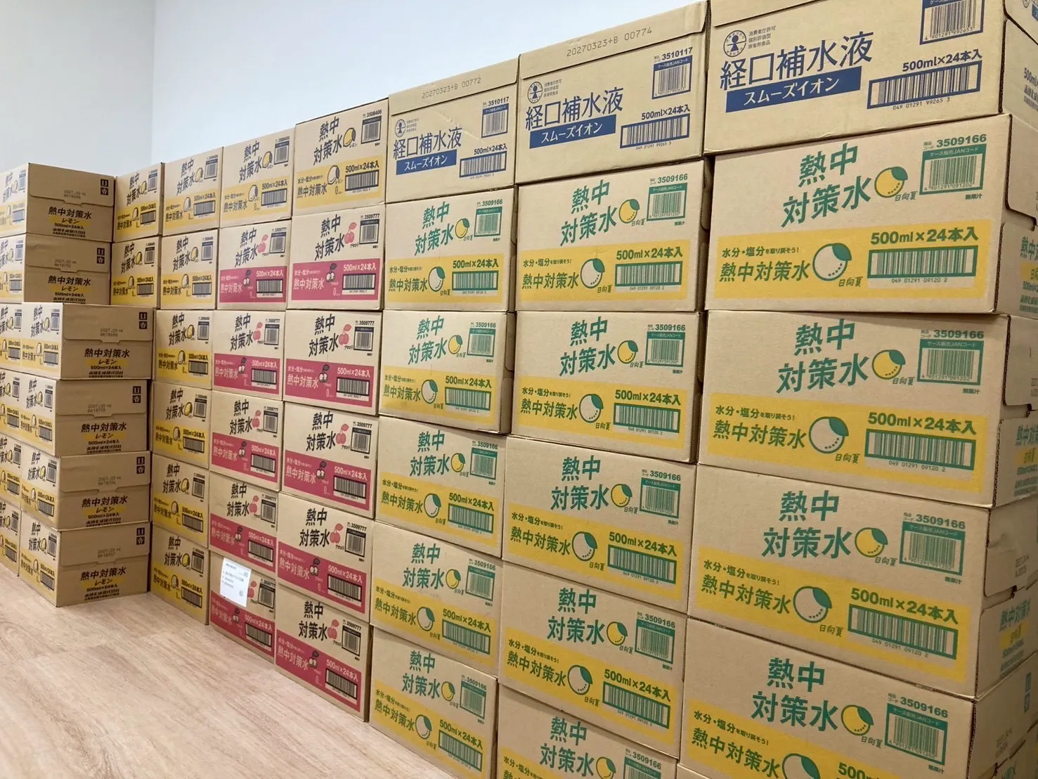 熱中症対策として用意したドリンク100ケース